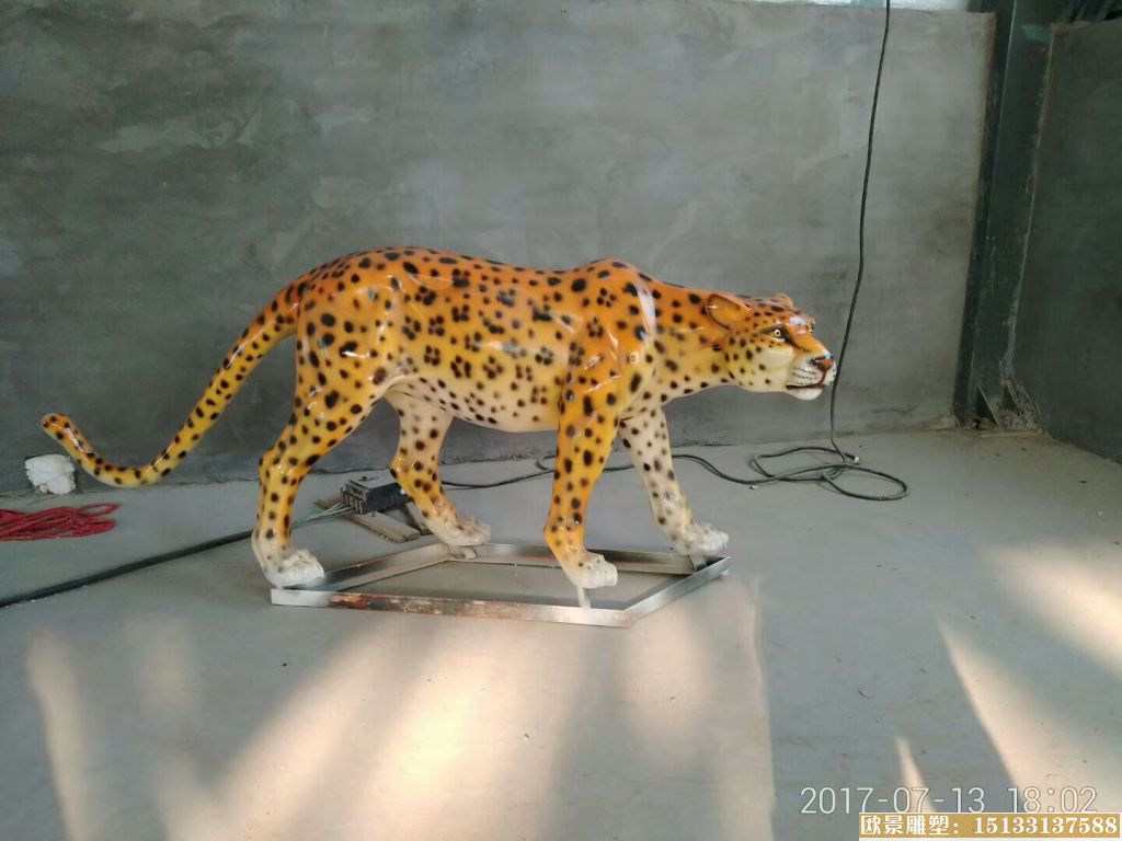 玻璃钢豹子雕塑 (1)